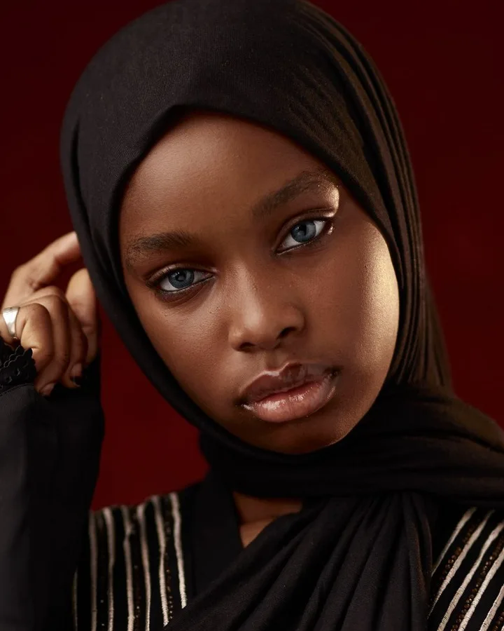 Hijab dan gamis yang pas warnanya — sebelum